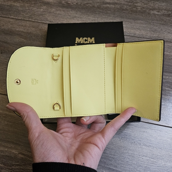 MCM mini wallet on chain crossbody shoulder bag purse Brand New woc - Picture 5 of 6